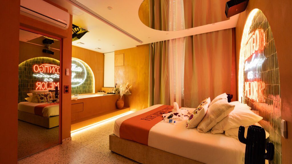 Suite néon — vue 1